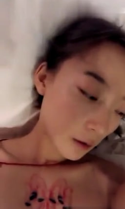 刺青萌妹酒店激战男友,口爆射满嘴豆浆心疼滋补:乖,多喝点补身体!