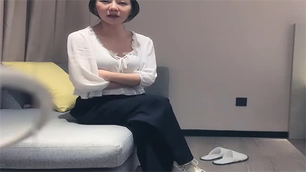 勾搭长发肤白貌美极品尤物！开房激情抽插，细腰翘臀任你玩弄